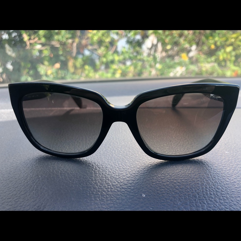 ‼️MOVING SALE‼️PRADA SPR 07 Black/Gold/ Gray